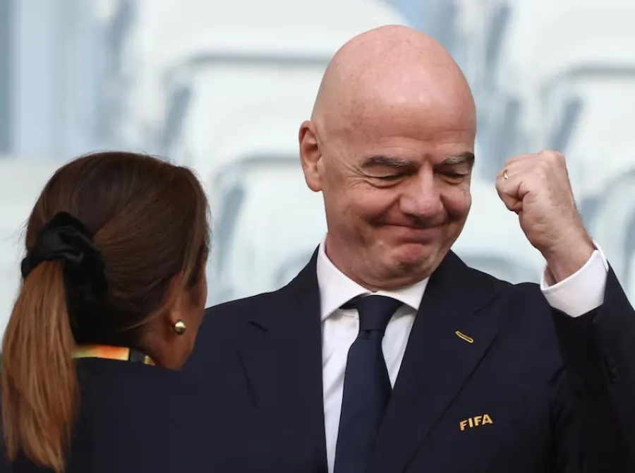 Jornal inglês revela salário não declarado de Infantino para bancar vida luxuosa em Miami