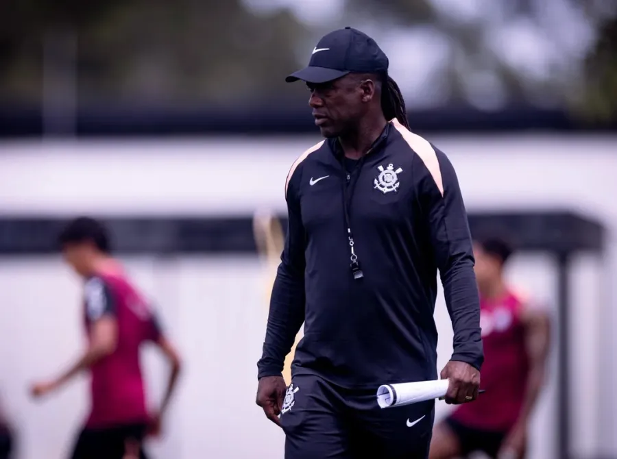 Corinthians estreia Seedorf contra o Vitória